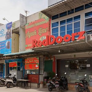 RedDoorz near Plaza Botania 1 Batam